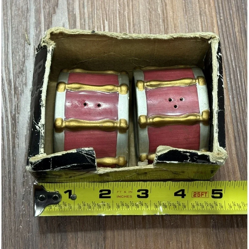 Beatles Sgt. Peppers Salt & Pepper Shakers W/Box‎ Vandor 1999